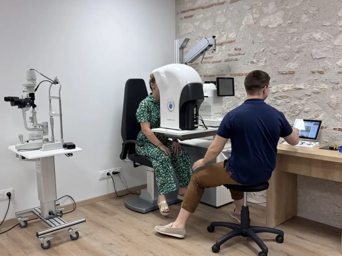 Examen de vue sur appareil Vision-S à la Maison Mavière, Villeneuve-sur-Lot